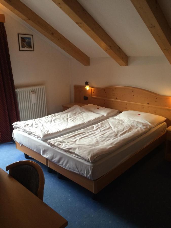 Hotel El Geiger Pozza di Fassa Eksteriør bilde