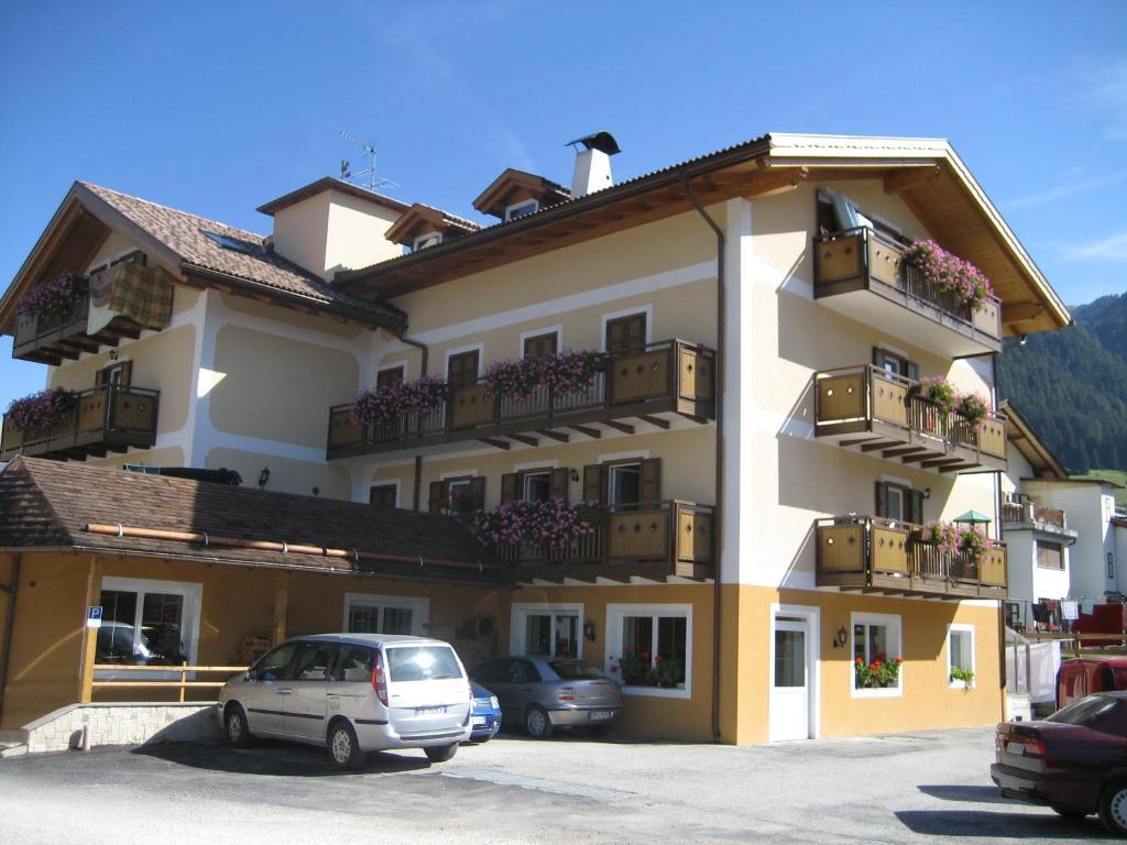 Hotel El Geiger Pozza di Fassa Eksteriør bilde